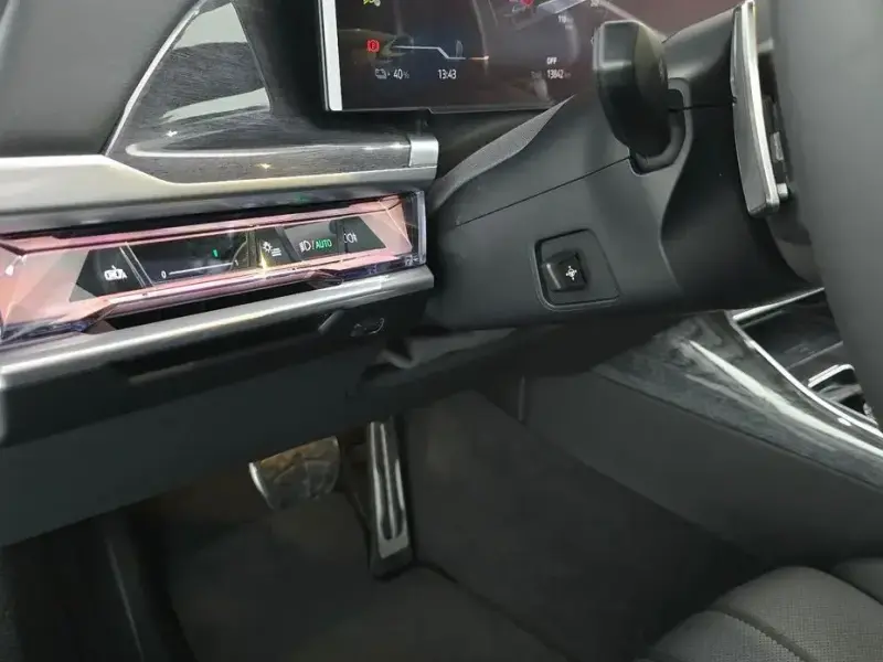 2025 BMW i7 с пробегом 13 842 км