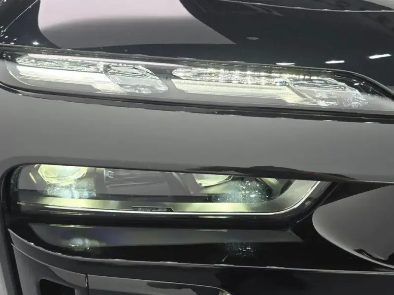 2025 BMW i7 с пробегом 13 842 км
