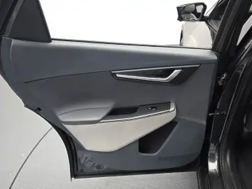 2023 Kia EV6 с пробегом 33 127 км
