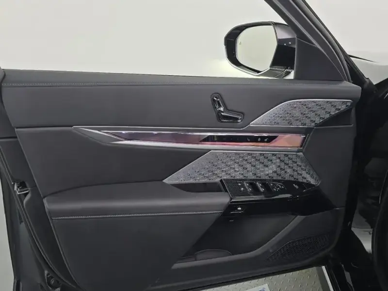 2025 BMW i7 с пробегом 13 842 км