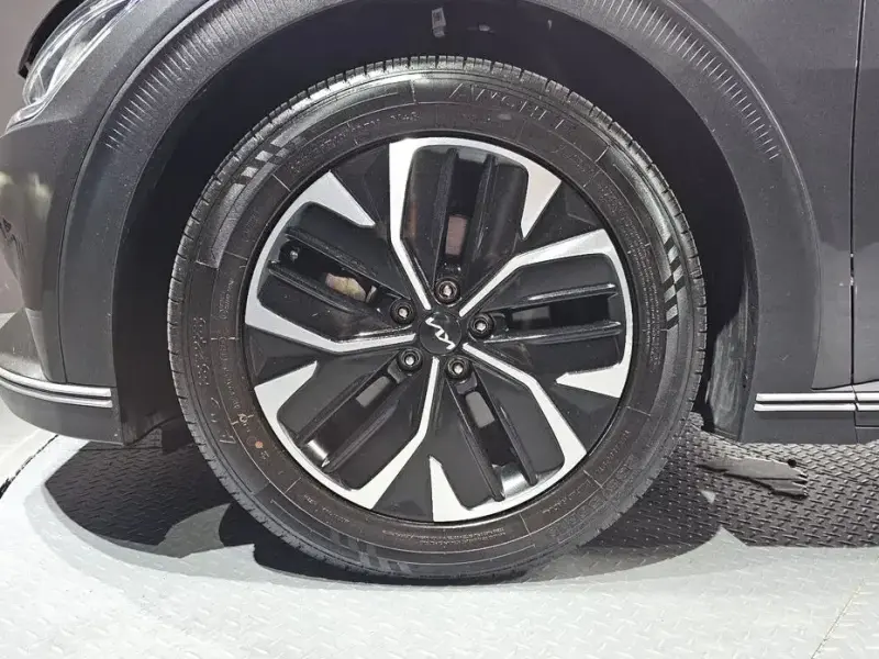 2023 Kia EV6 с пробегом 37 427 км