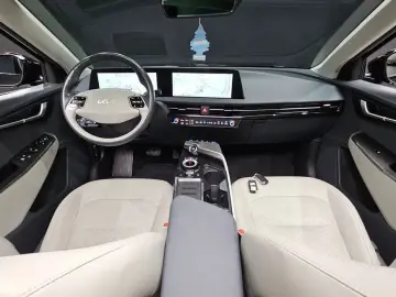 2023 Kia EV6 с пробегом 37 427 км