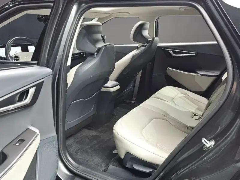 2023 Kia EV6 с пробегом 37 427 км