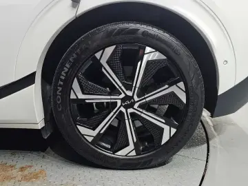 2023 Kia EV6 с пробегом 28 839 км