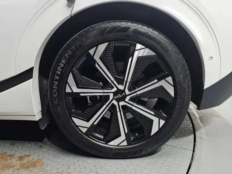 2023 Kia EV6 с пробегом 28 839 км