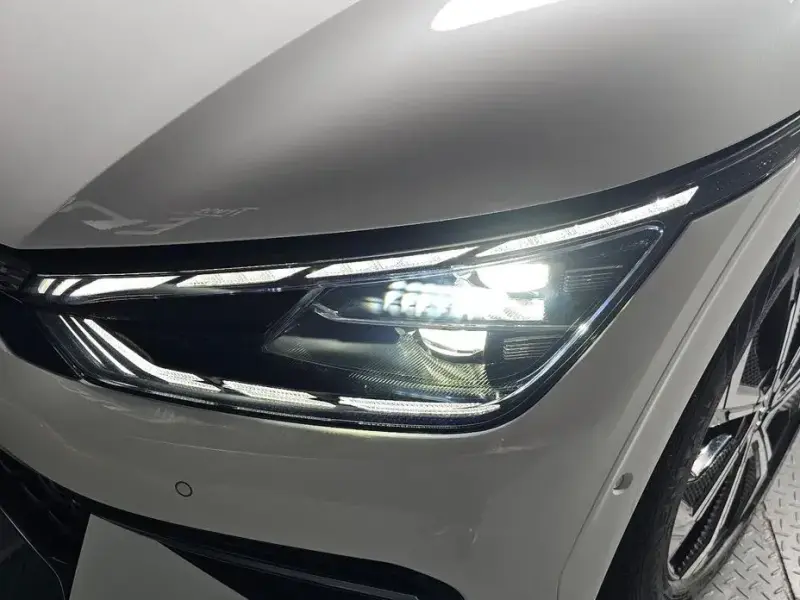2023 Kia EV6 с пробегом 28 839 км