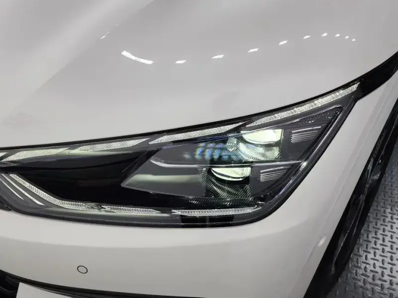 2024 Kia EV6 с пробегом 81 128 км