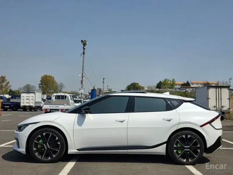 2022 Kia EV6 с пробегом 83 763 км