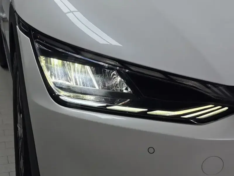 2022 Kia EV6 с пробегом 71 400 км