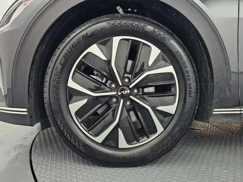 2022 Kia EV6 с пробегом 12 772 км