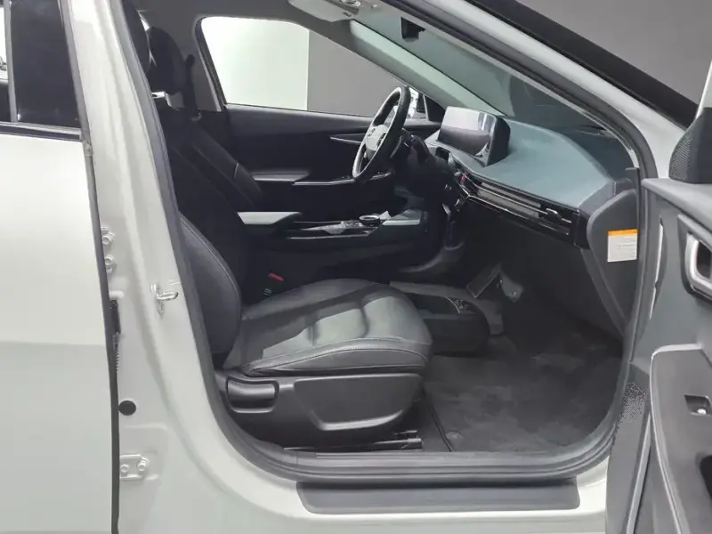 2022 Kia EV6 с пробегом 34 586 км