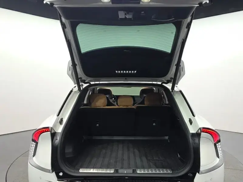2023 Kia EV6 с пробегом 31 452 км