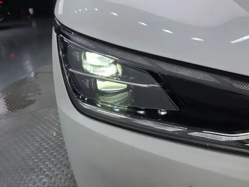 2023 Kia EV6 с пробегом 31 452 км