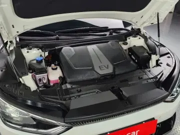 2024 Kia EV6 с пробегом 34 890 км