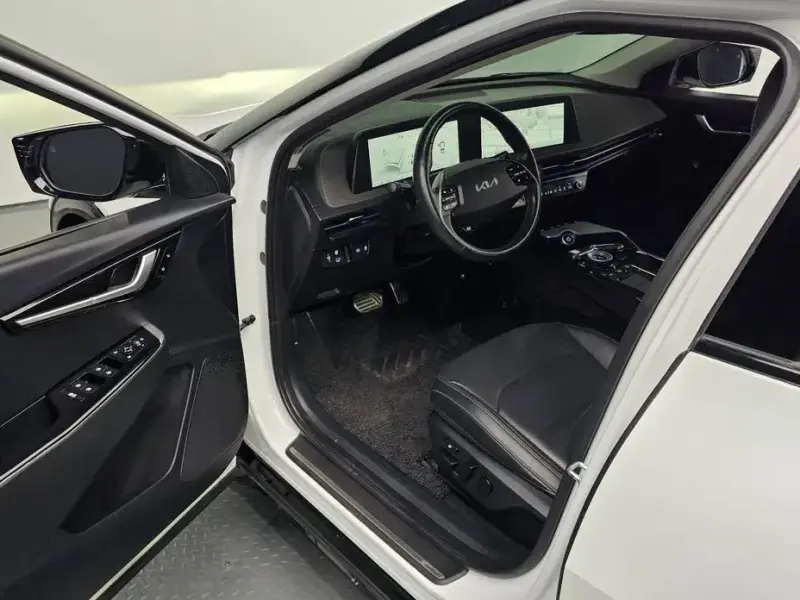 2024 Kia EV6 с пробегом 34 890 км