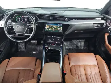 2021 Audi e-tron с пробегом 65 216 км