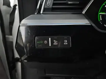 2021 Audi e-tron с пробегом 65 216 км