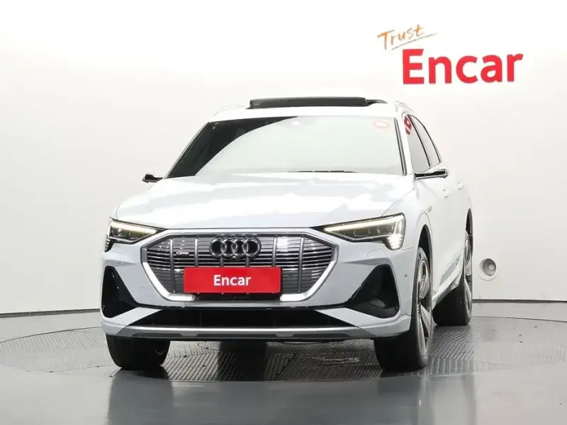 2022 Audi e-tron с пробегом 67 769 км