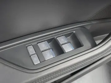 2022 Audi e-tron с пробегом 67 769 км