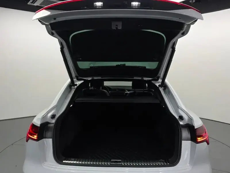 2022 Audi e-tron с пробегом 67 769 км
