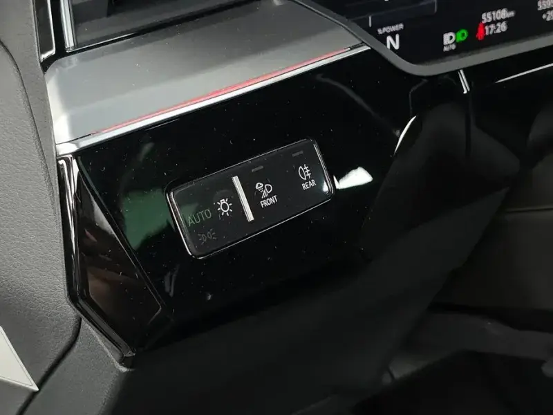 2022 Audi e-tron с пробегом 55 108 км