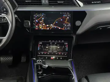 2021 Audi e-tron с пробегом 121 851 км