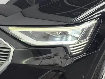 2021 Audi e-tron с пробегом 121 851 км