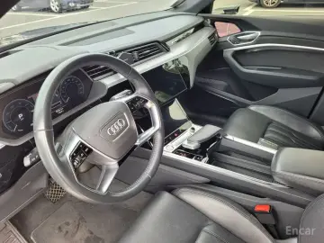 2020 Audi e-tron с пробегом 142 000 км