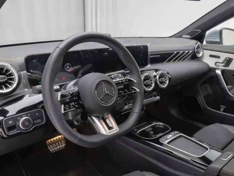 2025 Mercedes-Benz CLA с пробегом 2 930 км