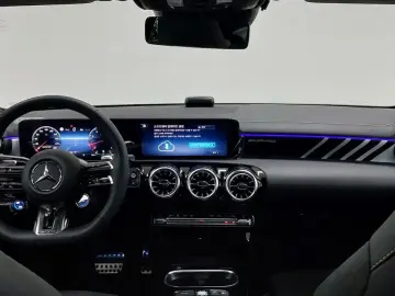 2025 Mercedes-Benz CLA с пробегом 15 км