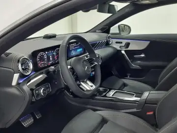 2025 Mercedes-Benz CLA с пробегом 15 км