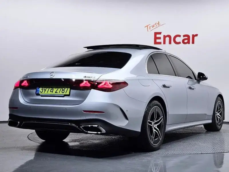 2025 Mercedes-Benz E-Класс с пробегом 771 км