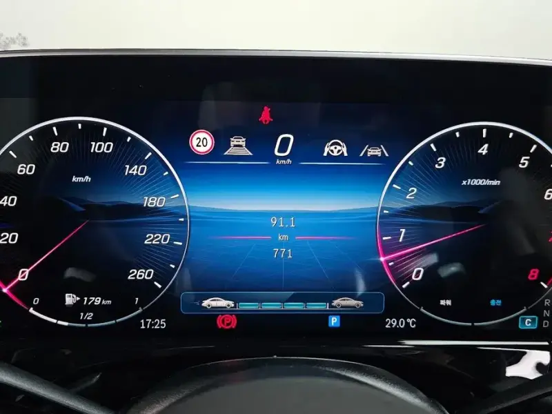 2025 Mercedes-Benz E-Класс с пробегом 771 км