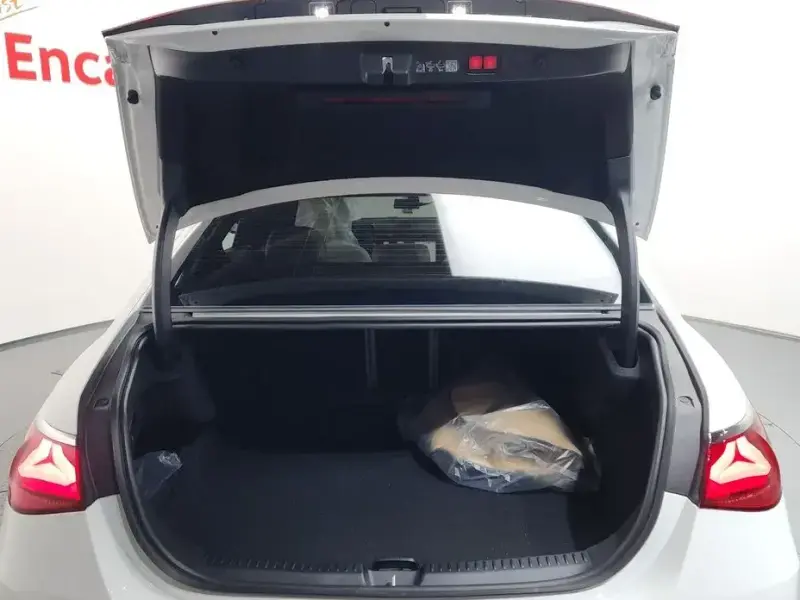 2025 Mercedes-Benz E-Класс с пробегом 3 043 км