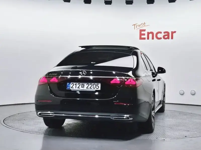 2024 Mercedes-Benz E-Класс с пробегом 27 725 км