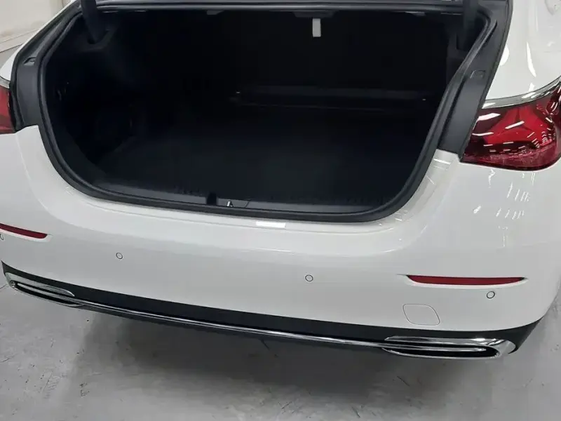 2025 Mercedes-Benz E-Класс с пробегом 10 148 км