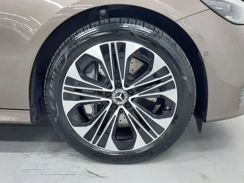2025 Mercedes-Benz E-Класс с пробегом 5 789 км