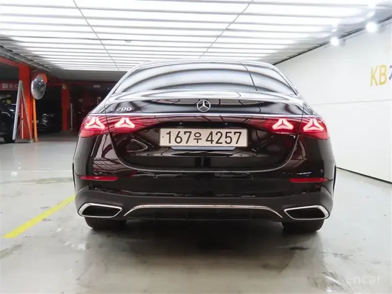 2025 Mercedes-Benz E-Класс с пробегом 9 137 км
