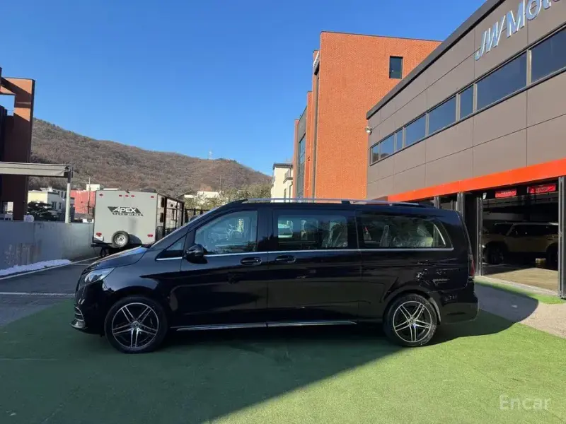 2025 Mercedes-Benz V-Класс с пробегом 28 км