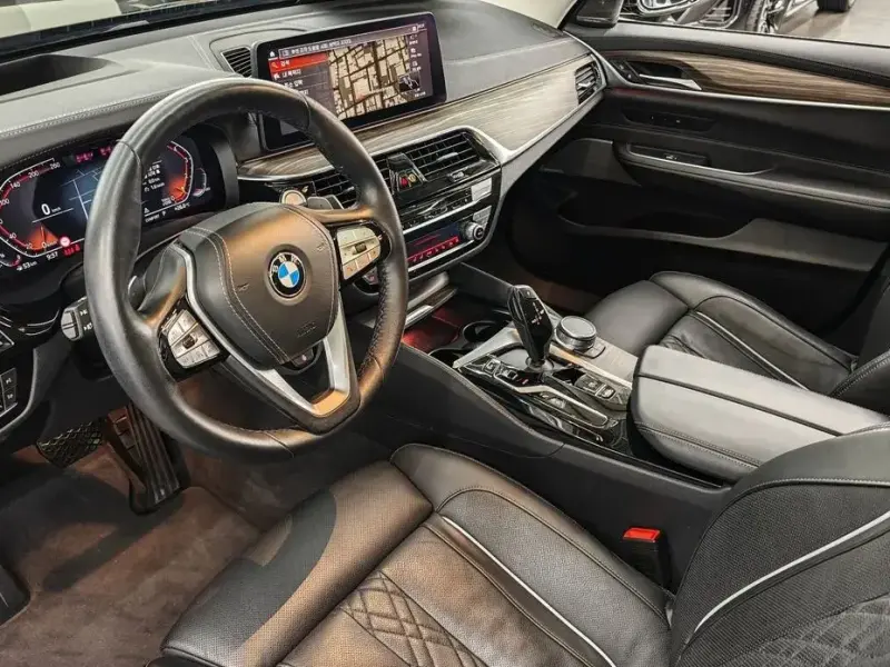 2022 BMW 6 серии с пробегом 121 597 км