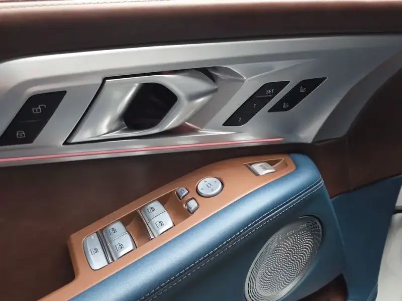 2023 BMW XM с пробегом 81 976 км