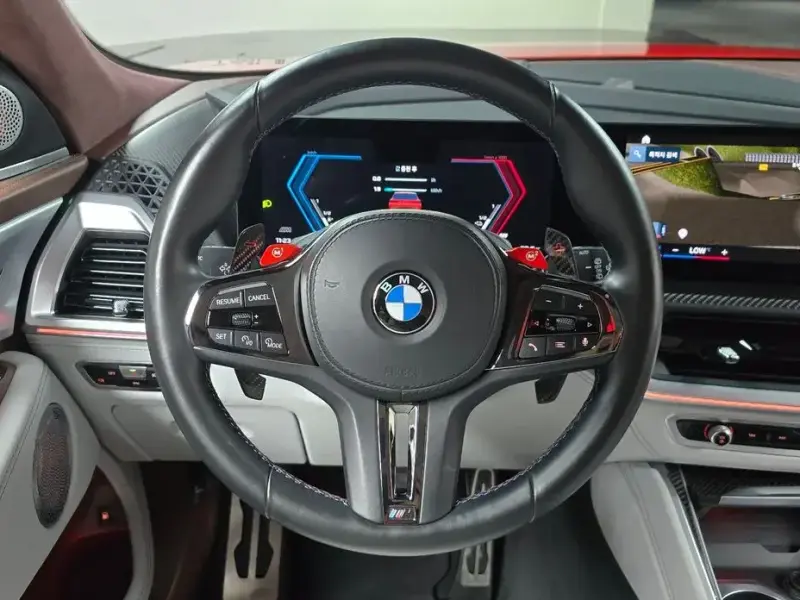 2023 BMW XM с пробегом 7 884 км