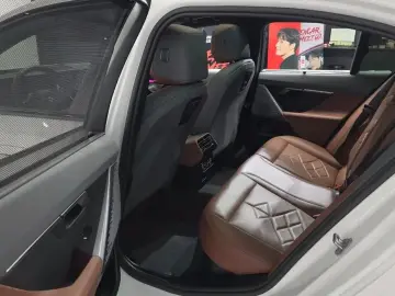 2024 BMW i5 с пробегом 23 021 км