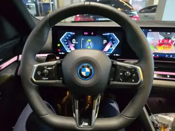 2025 BMW i5 с пробегом 12 901 км