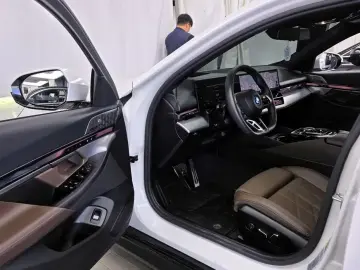 2025 BMW i5 с пробегом 10 249 км