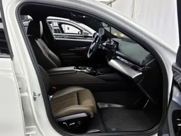 2025 BMW i5 с пробегом 10 249 км