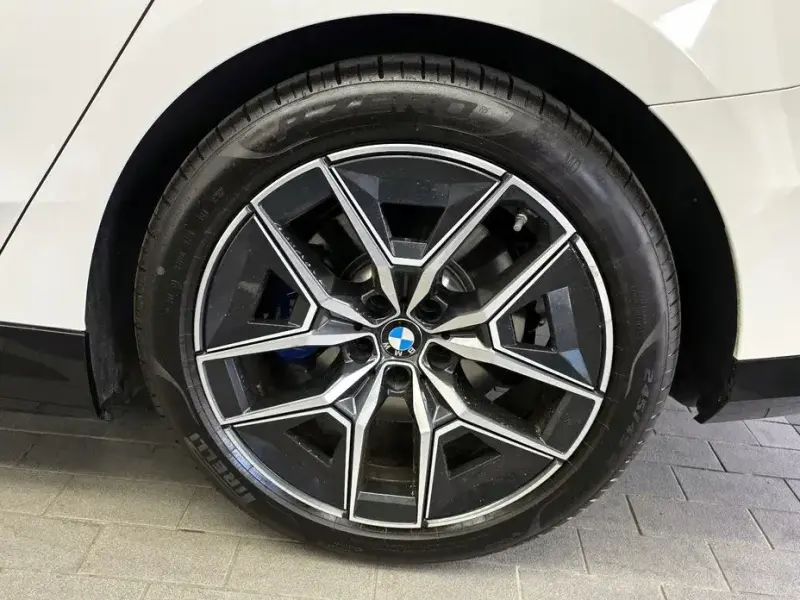 2025 BMW i5 с пробегом 10 249 км