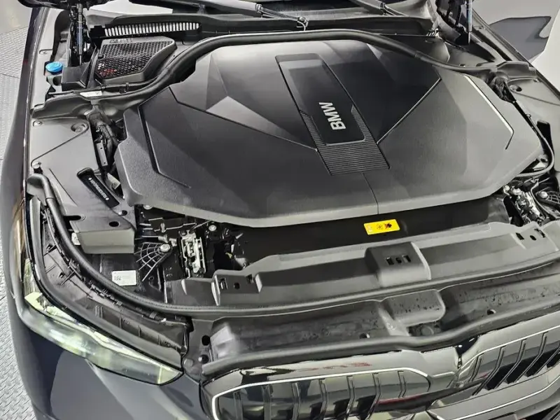2025 BMW i5 с пробегом 44 263 км