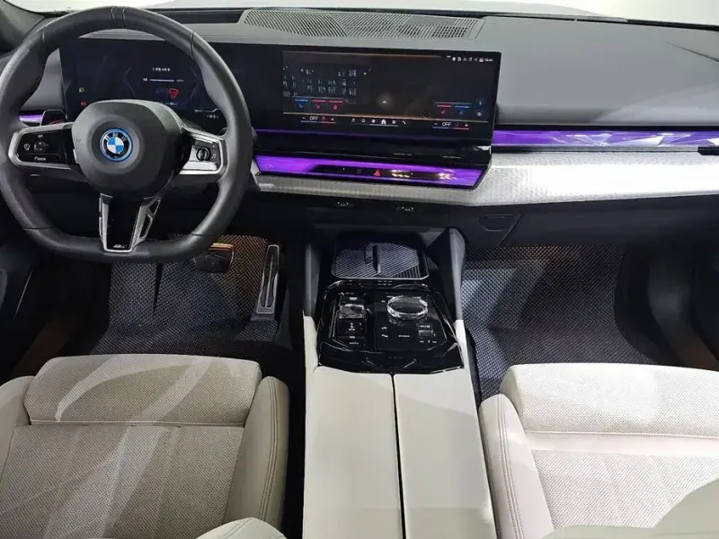 2025 BMW i5 с пробегом 44 263 км
