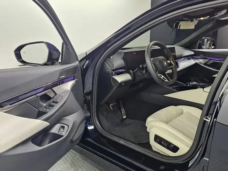2025 BMW i5 с пробегом 44 263 км